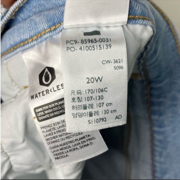 LEVI’S 501 NWT Original Distressed Denim Shorts size 20W - Picture 7 of 12